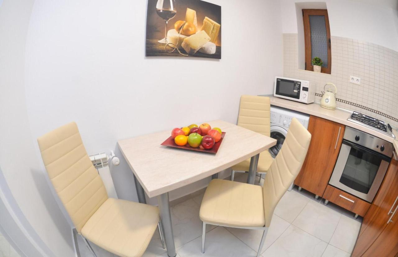 Spacious And Modern Apartment Close To Old City Bucharest Exterior photo
